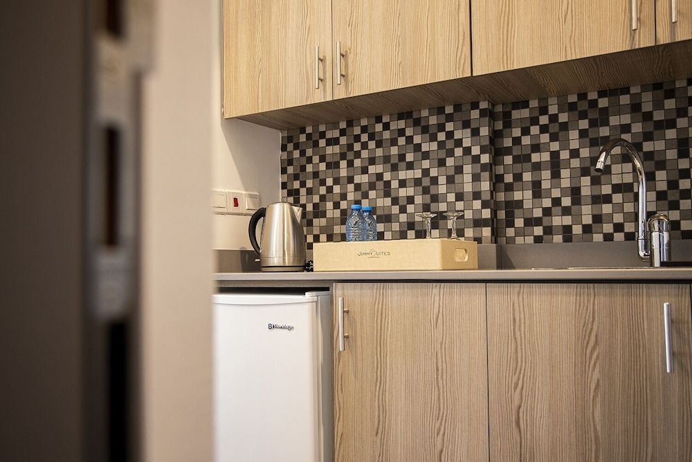 Jimmy's Suites Double Room, Balcony 6