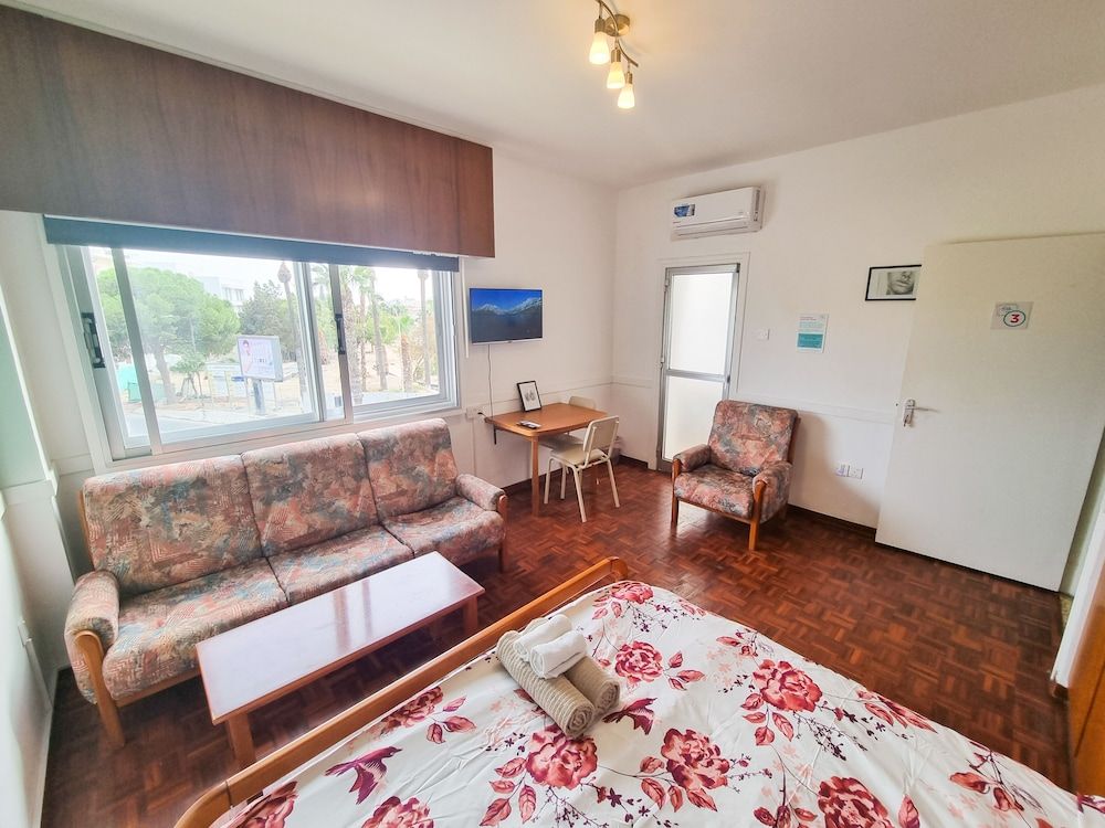 undefined Gardenrooms Larnaca 3