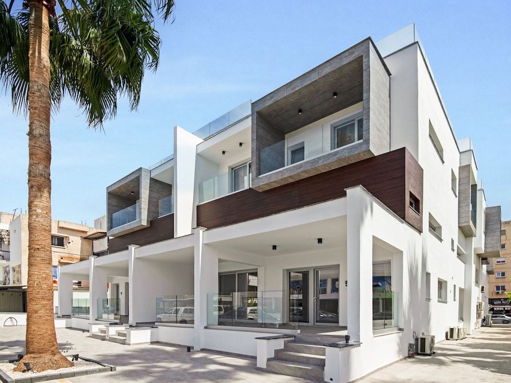 undefined Sanders Crystal - Darling 2-bdr Apt w Balcony 3