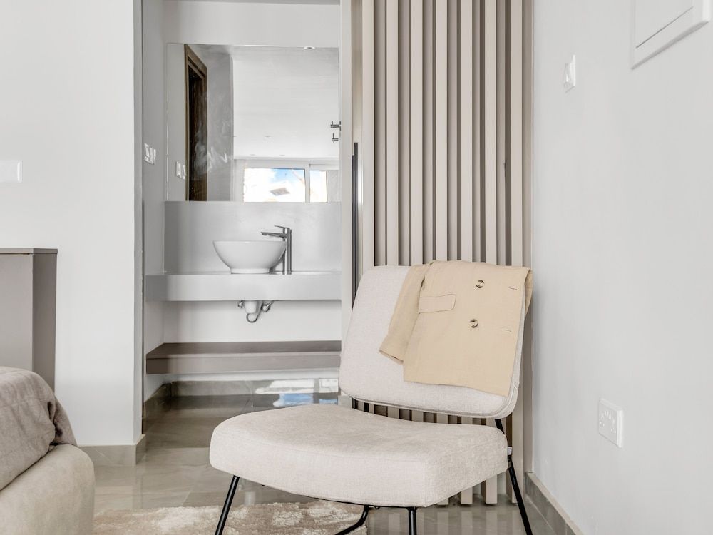 undefined Sanders Crystal - Petite 2-bdr Apt w Terrace 8