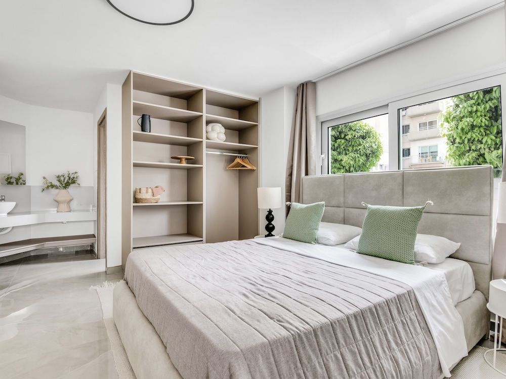 undefined Sanders Crystal - Petite 2-bdr Apt w Terrace 9