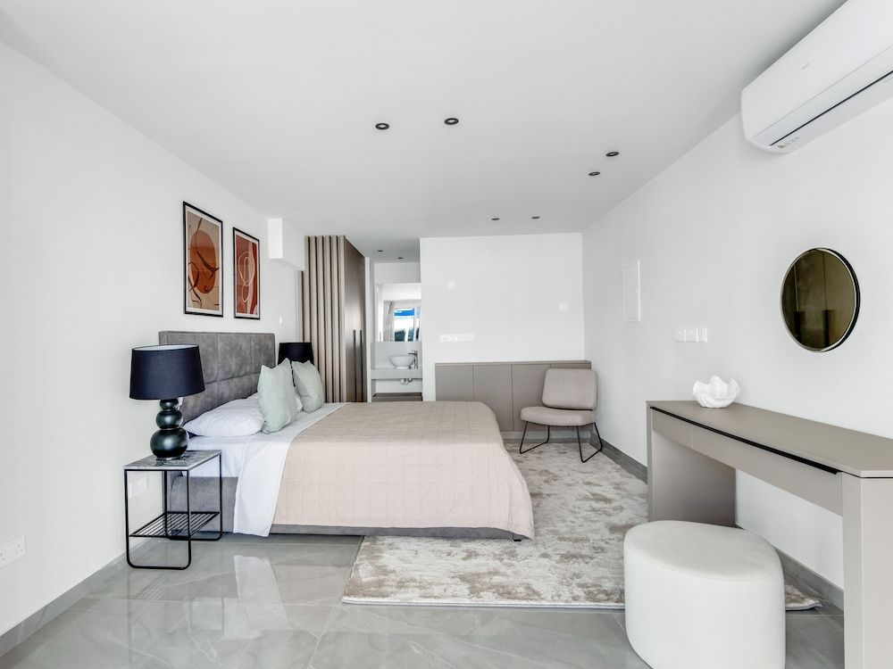 undefined Sanders Crystal - Cool 2-bdr Apt w Terrace 8