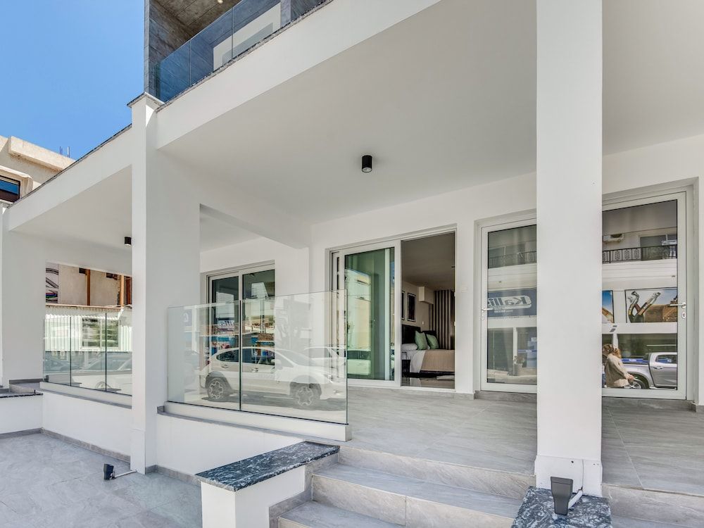 undefined Sanders Crystal - Cool 2-bdr Apt w Terrace 2