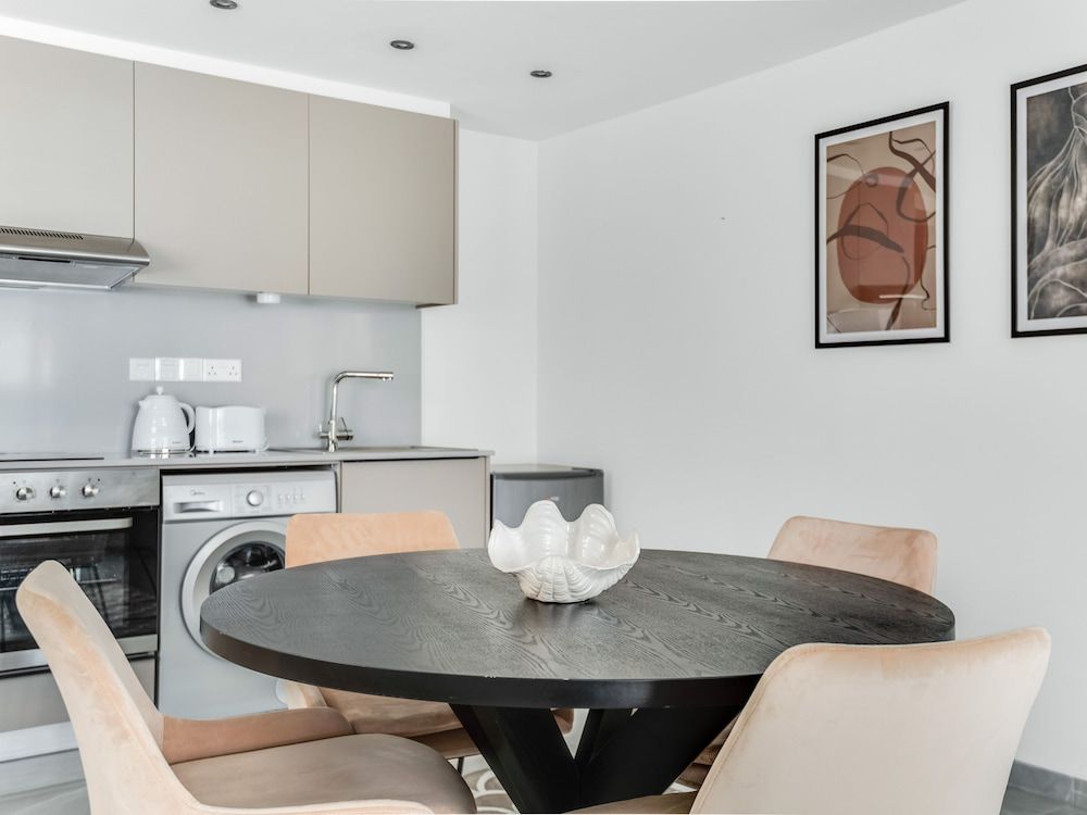 undefined Sanders Crystal - Cool 2-bdr Apt w Terrace 5