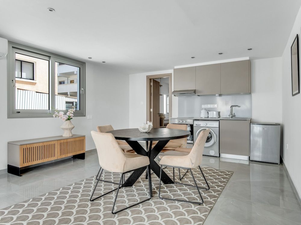 undefined Sanders Crystal - Cool 2-bdr Apt w Terrace 4
