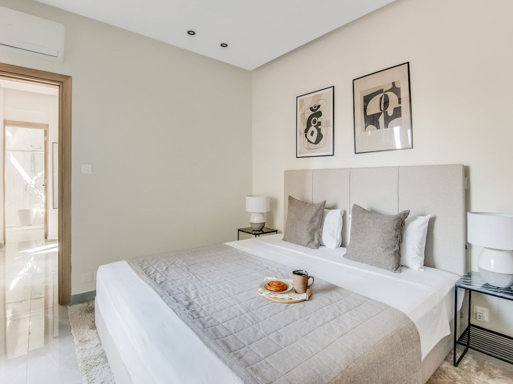 undefined Sanders Crystal - Humble 1-bdr Apt w Balcony 10