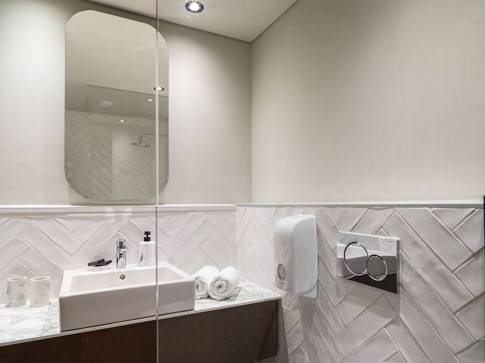 LIV The City Suites Classic Suite 4