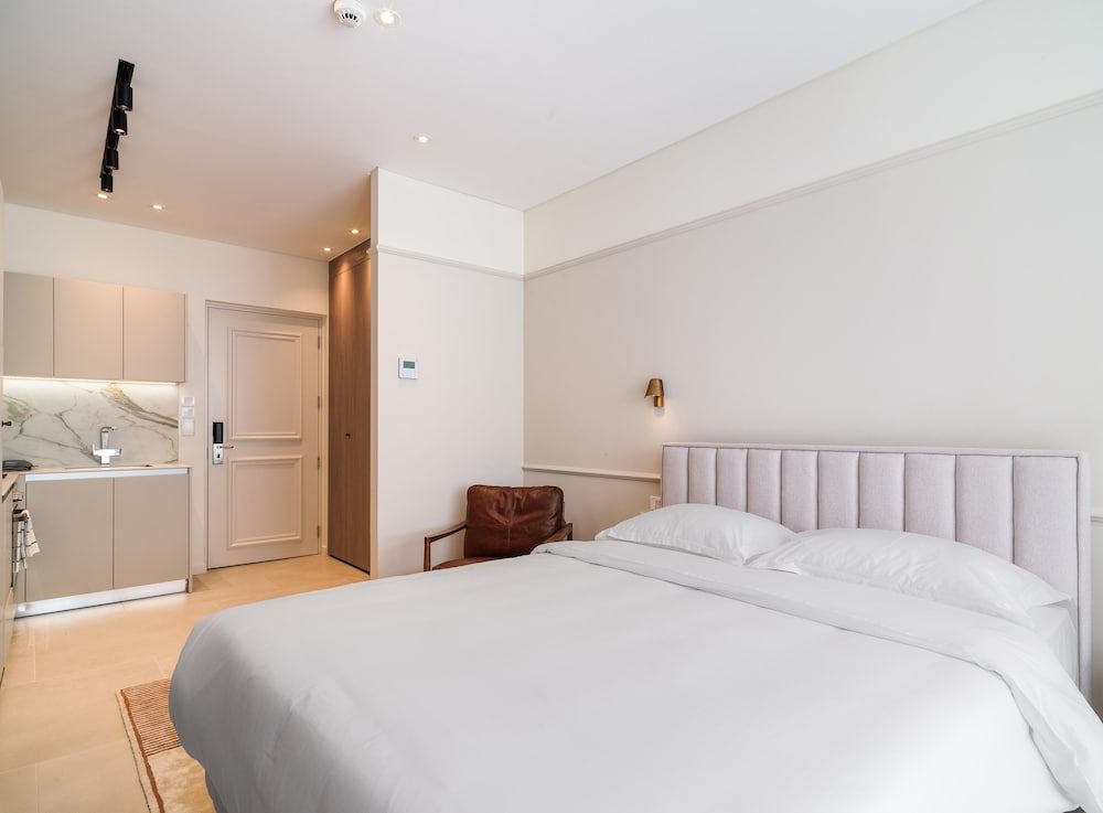 LIV Mackenzie Beach Suites Superior Studio Suite 3