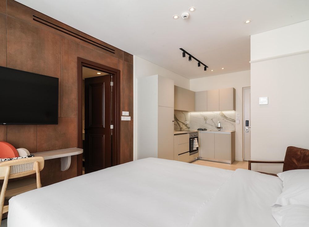 LIV Mackenzie Beach Suites Superior Studio Suite 2