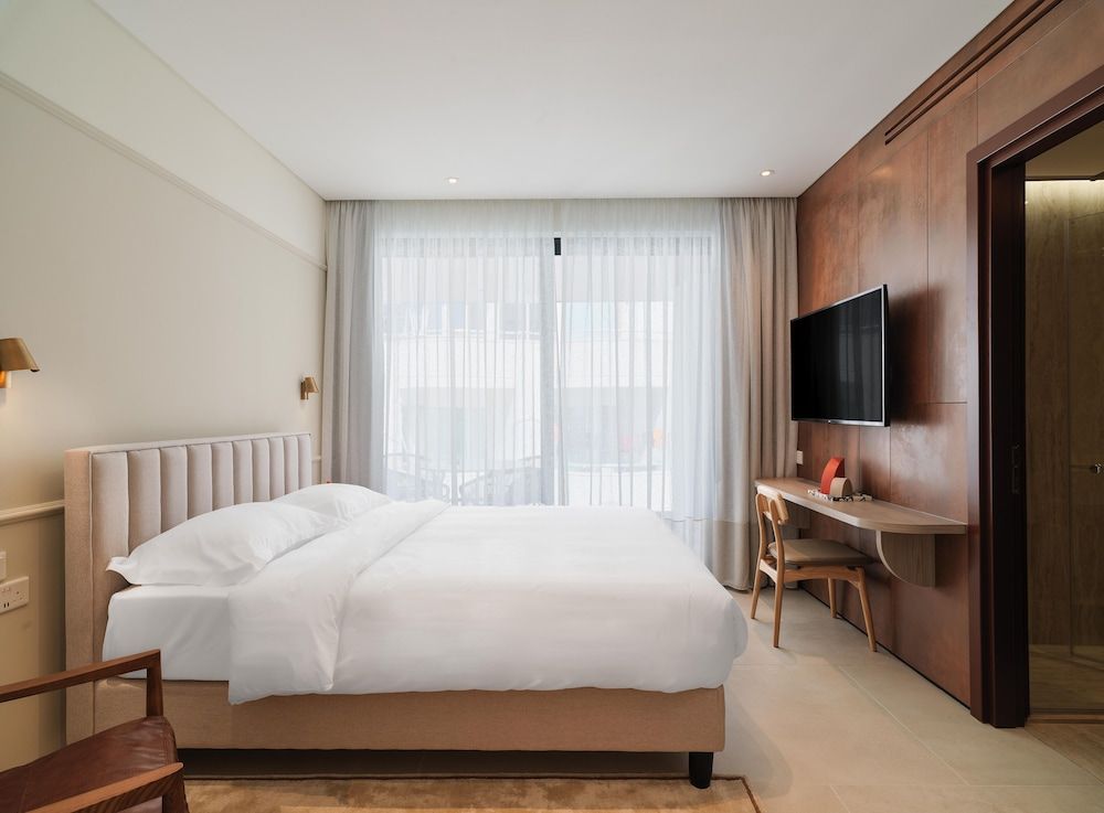 LIV Mackenzie Beach Suites Superior Studio Suite 4