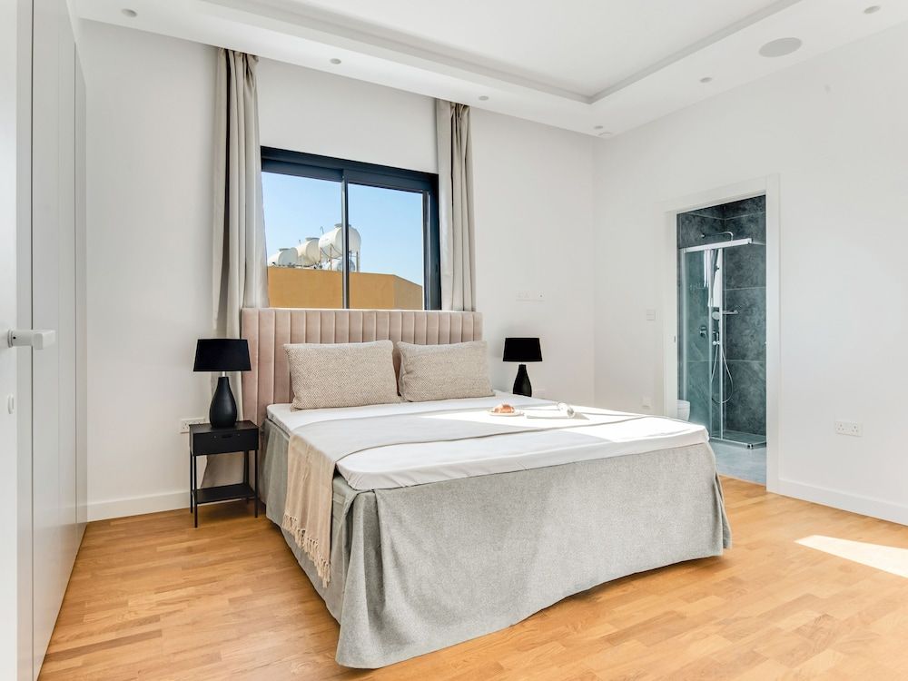Apartment, 4 Bedrooms, Balcony, City View