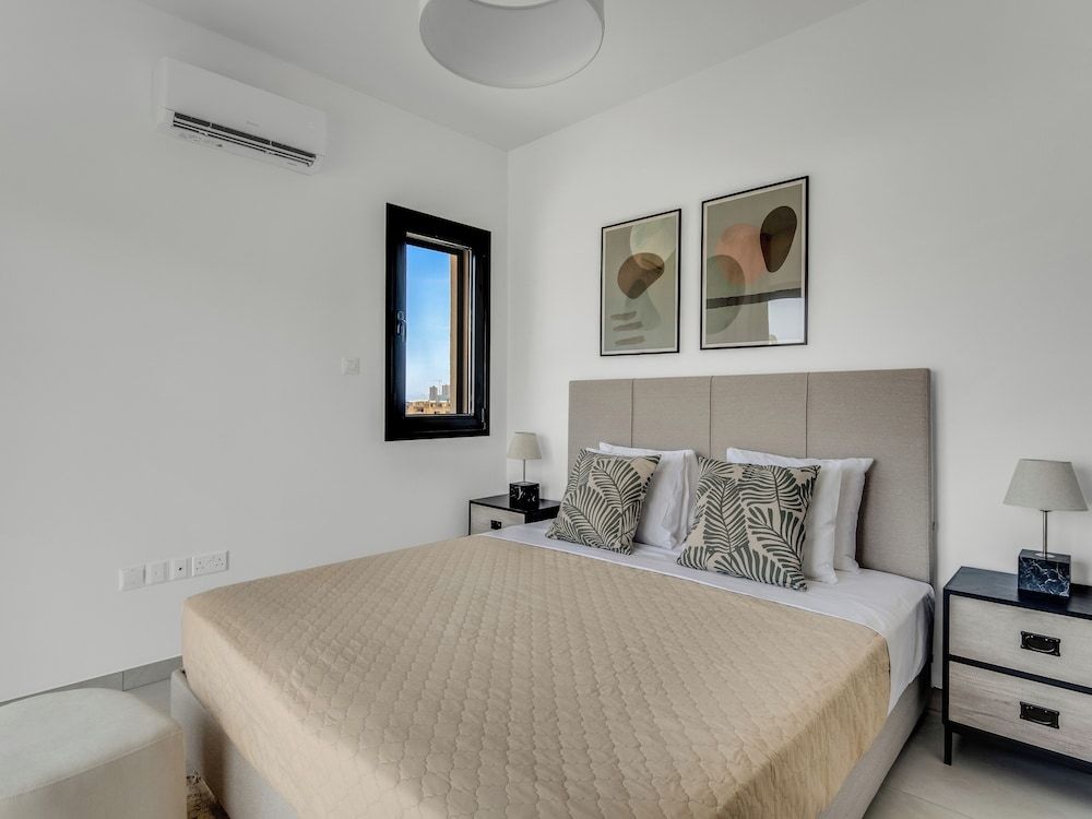 Apartment, 2 Bedrooms, Balcony, City View