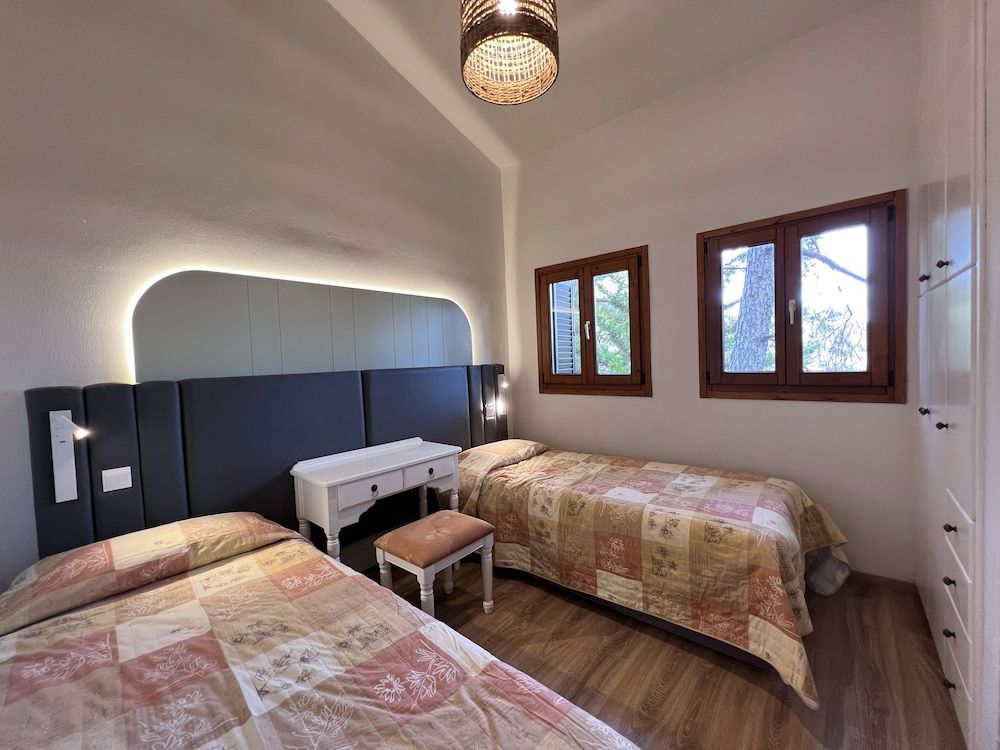 Poed Residences Standard Apartment, 2 Bedrooms, Mountain View