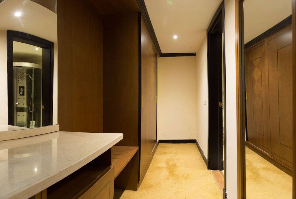 undefined Chain Luxe Paradise Hotel 7