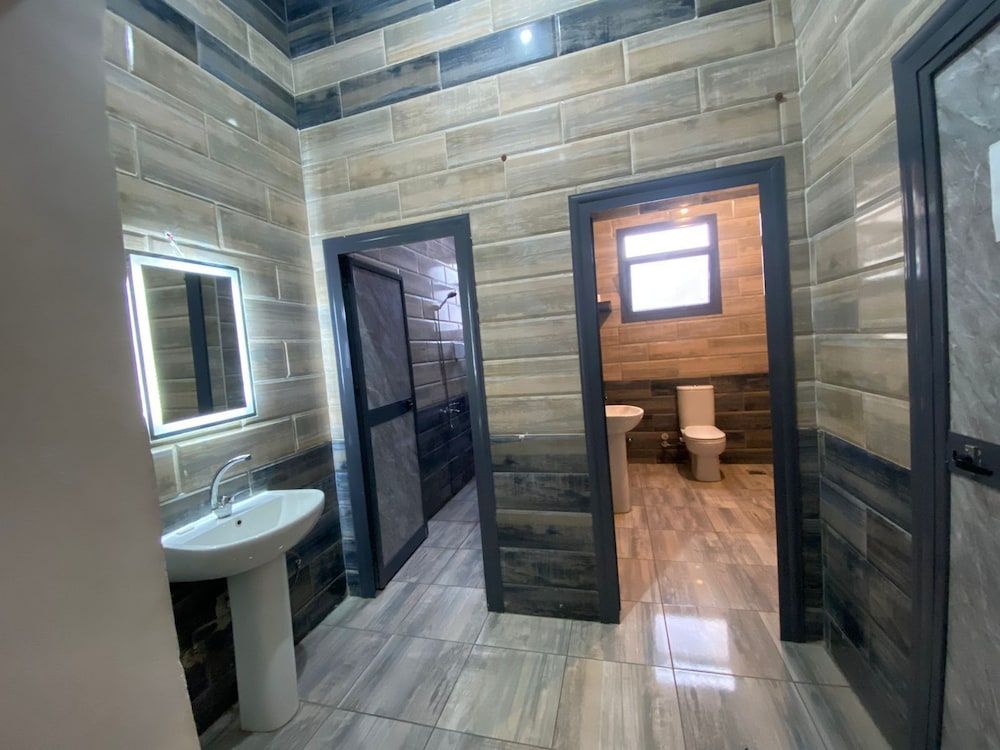 Gresham Hotel Double Room, Shared Bathroom 5