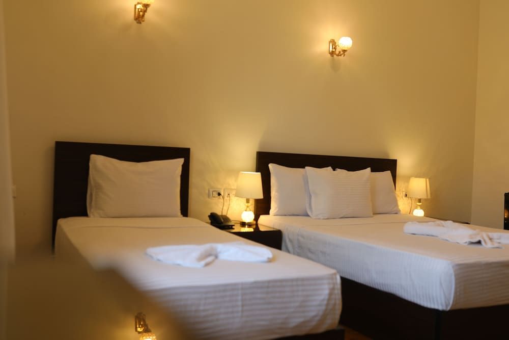 New Midtown Hotel Deluxe Double or Twin Room 2