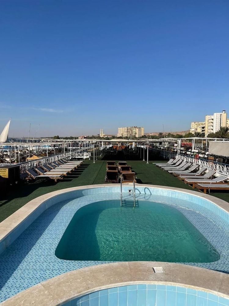 undefined Mimi and Diamond Hotel 8