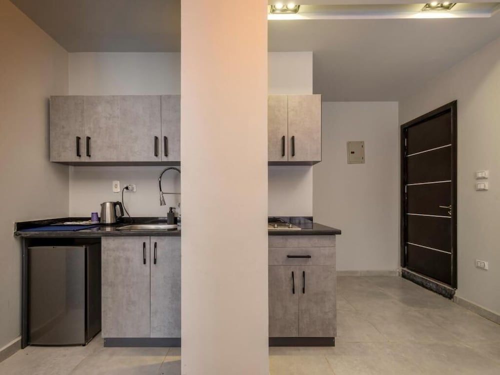 Travelholic Residence Golden Gates Grand Apartment 7