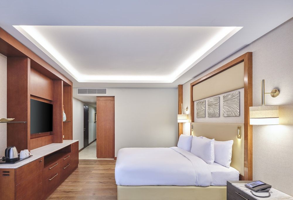 Room 1 King Bed, Accessible