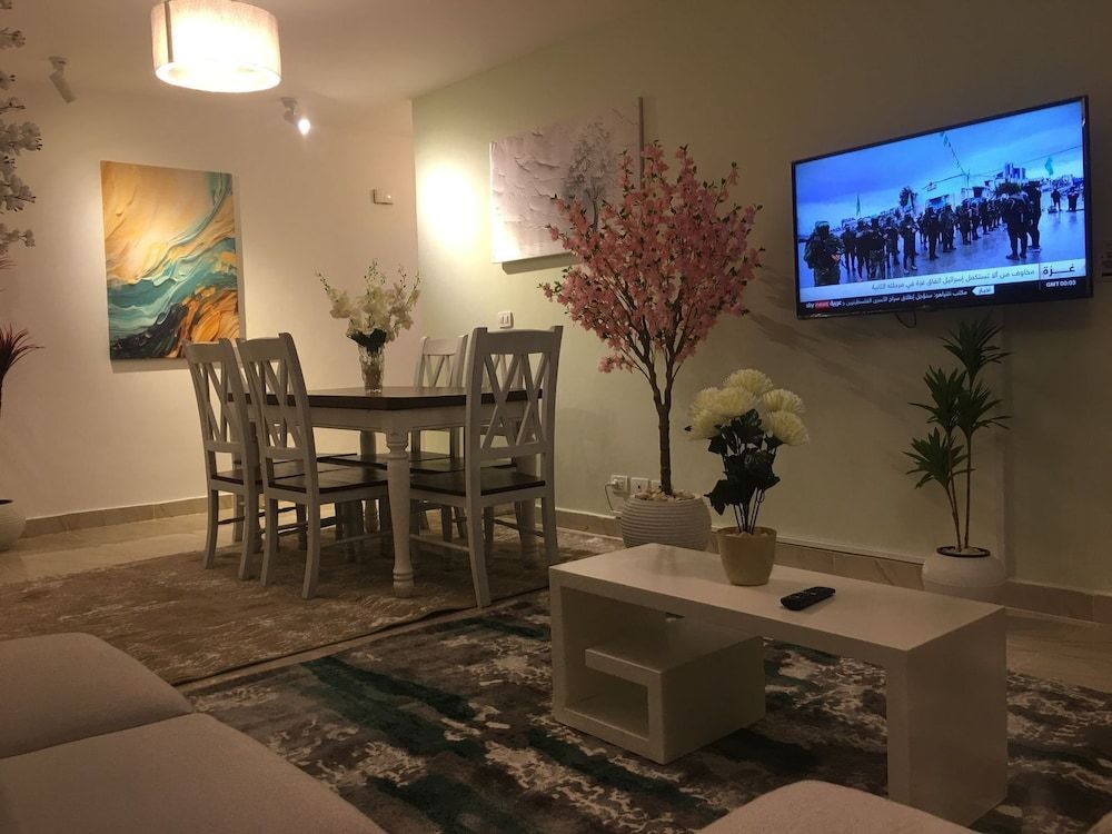 Casa De Elegant Grand Apartment, 3 Bedrooms, Garden View 17