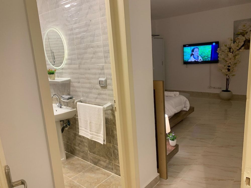 Casa De Elegant Grand Apartment, 3 Bedrooms, Garden View 15