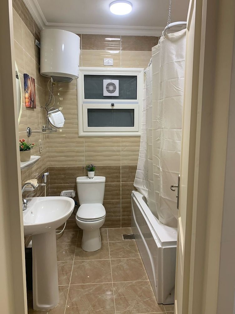 Casa De Elegant Grand Apartment, 3 Bedrooms, Garden View 13