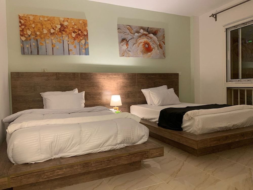 Casa De Elegant Grand Apartment, 3 Bedrooms, Garden View 4