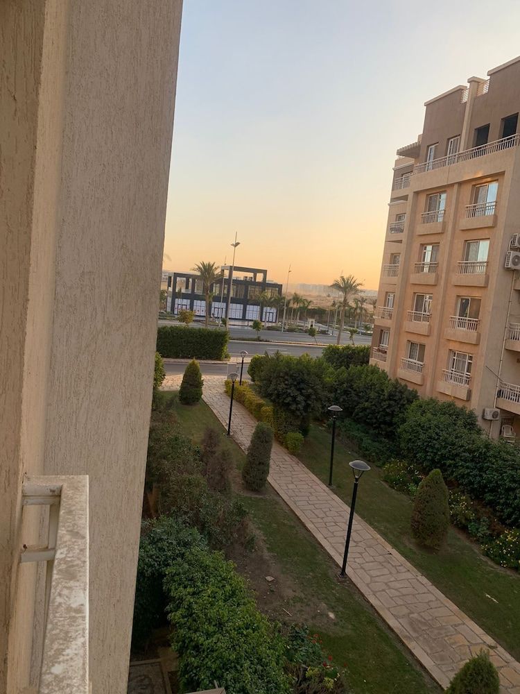 Casa De Elegant Grand Apartment, 3 Bedrooms, Garden View 9