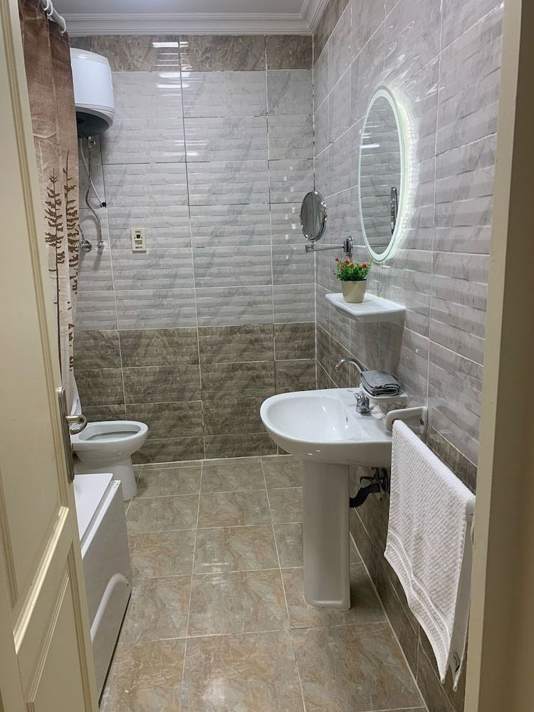 Casa De Elegant Grand Apartment, 3 Bedrooms, Garden View 10