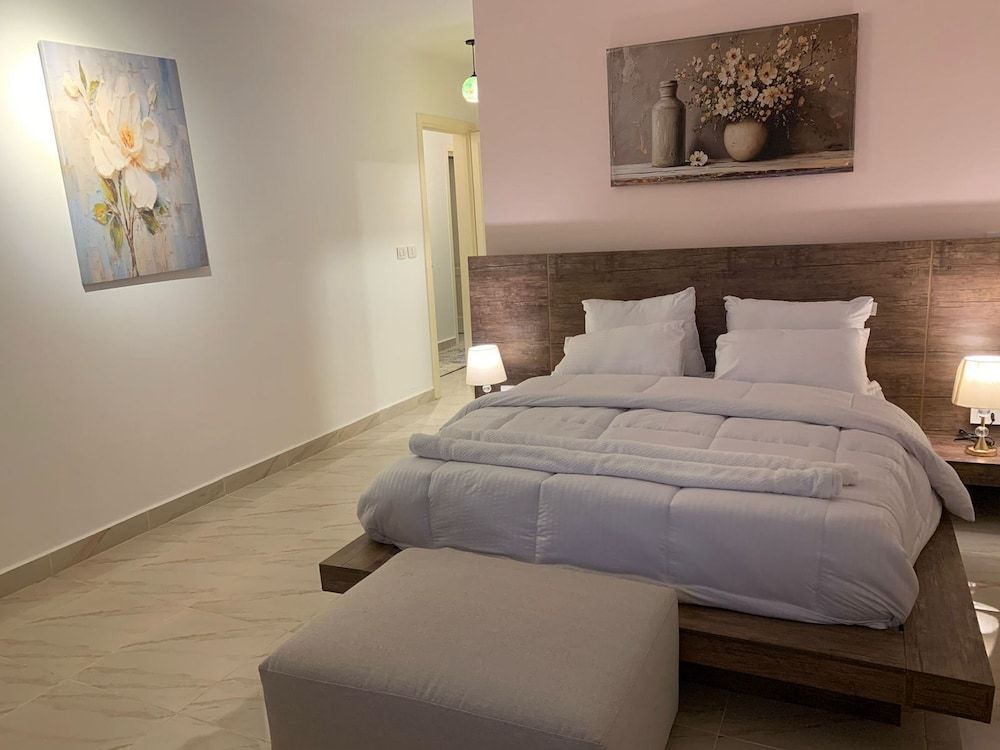 Casa De Elegant Grand Apartment, 3 Bedrooms, Garden View 3