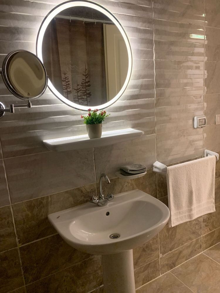 Casa De Elegant Grand Apartment, 3 Bedrooms, Garden View 11