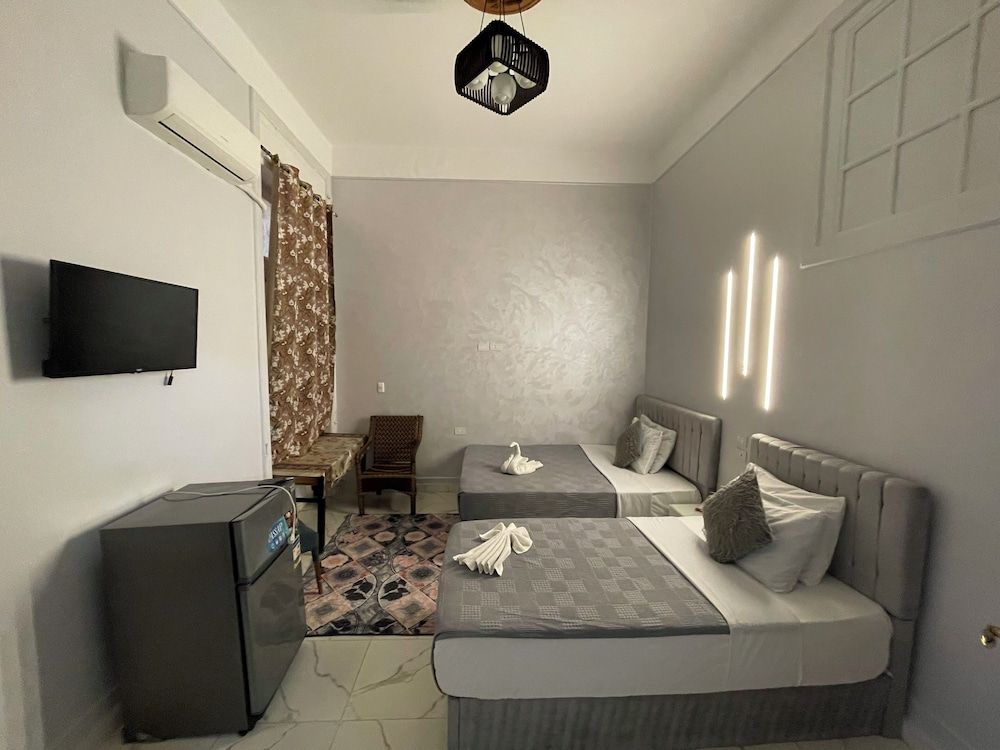 Hotel New One Basic Double or Twin Room, 2 Twin Beds 3