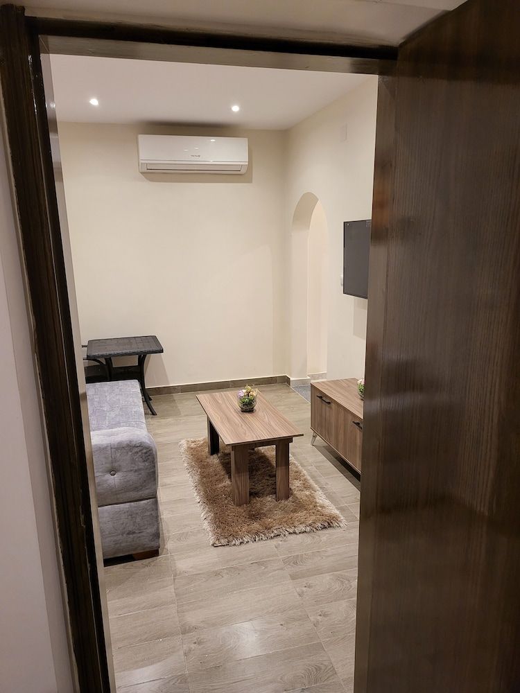 STEPS IN Pyramids View Junior Studio Suite 18