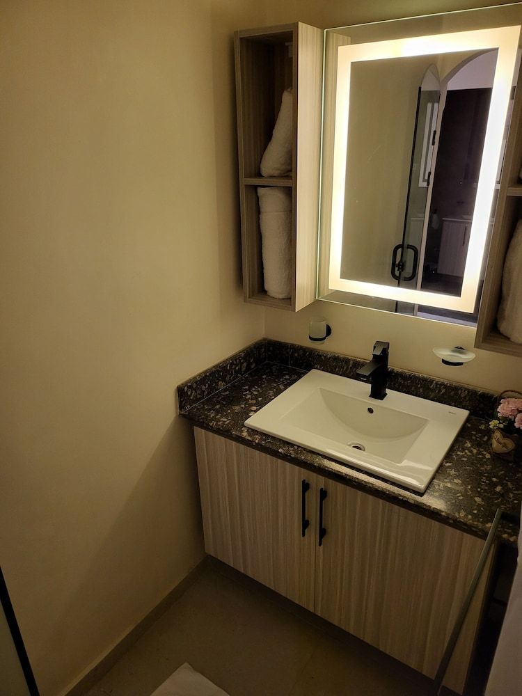 STEPS IN Pyramids View Junior Studio Suite 11