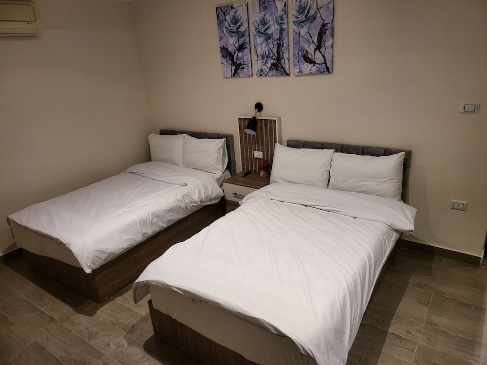 STEPS IN Pyramids View Junior Studio Suite 4