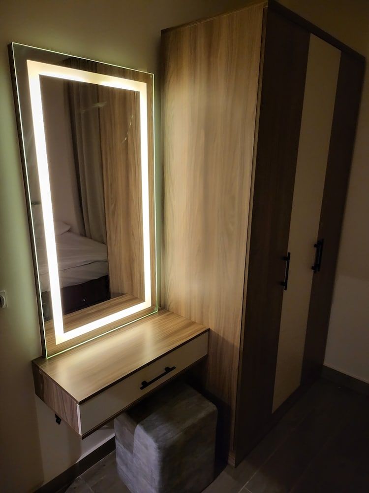 STEPS IN Pyramids View Junior Studio Suite 19