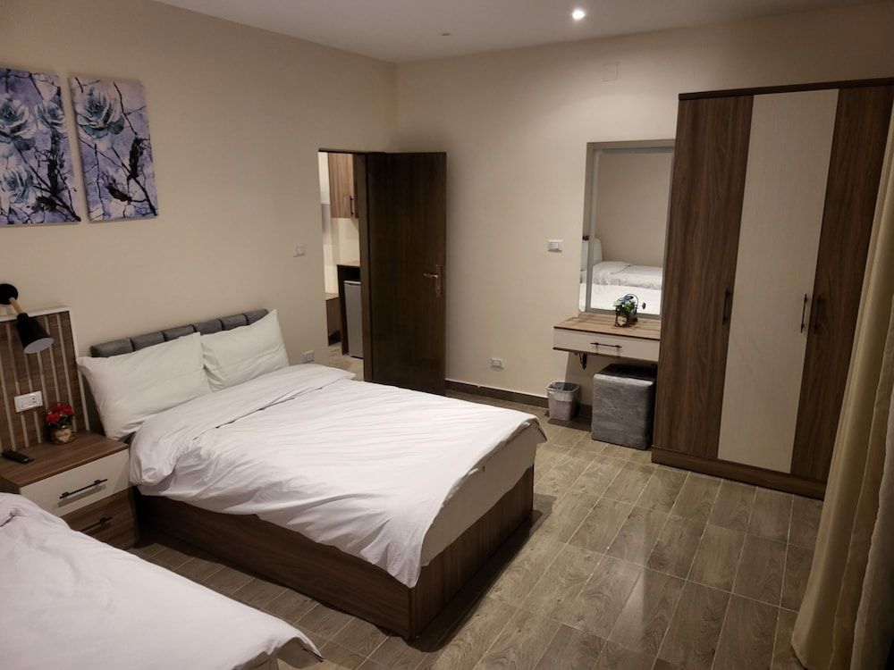 STEPS IN Pyramids View Junior Studio Suite 6