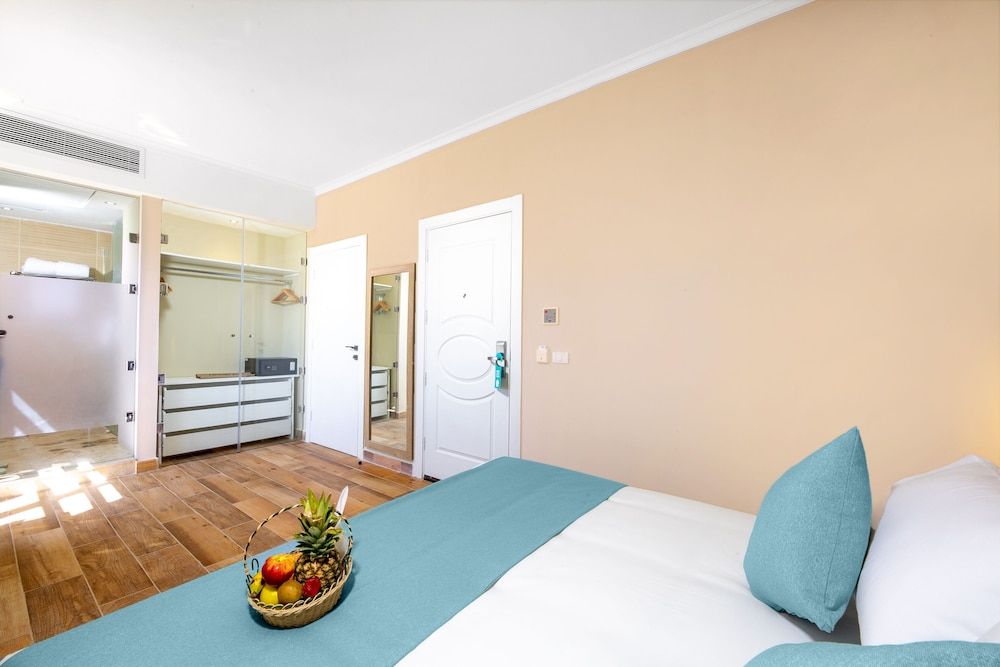 Economy Room, Mountain View