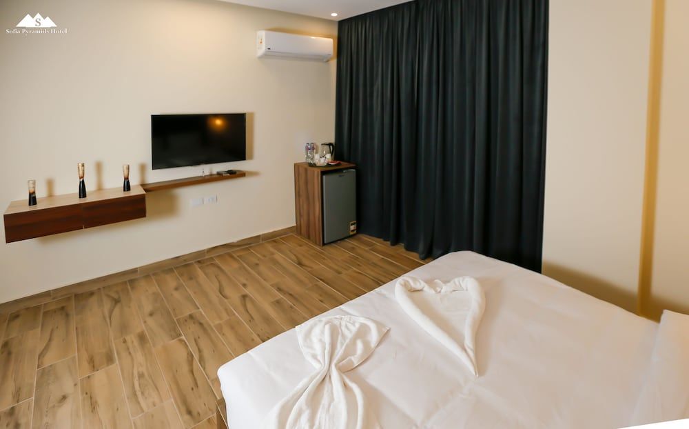 Sofia Pyramids Hotel Deluxe Double Room With Balcony 11