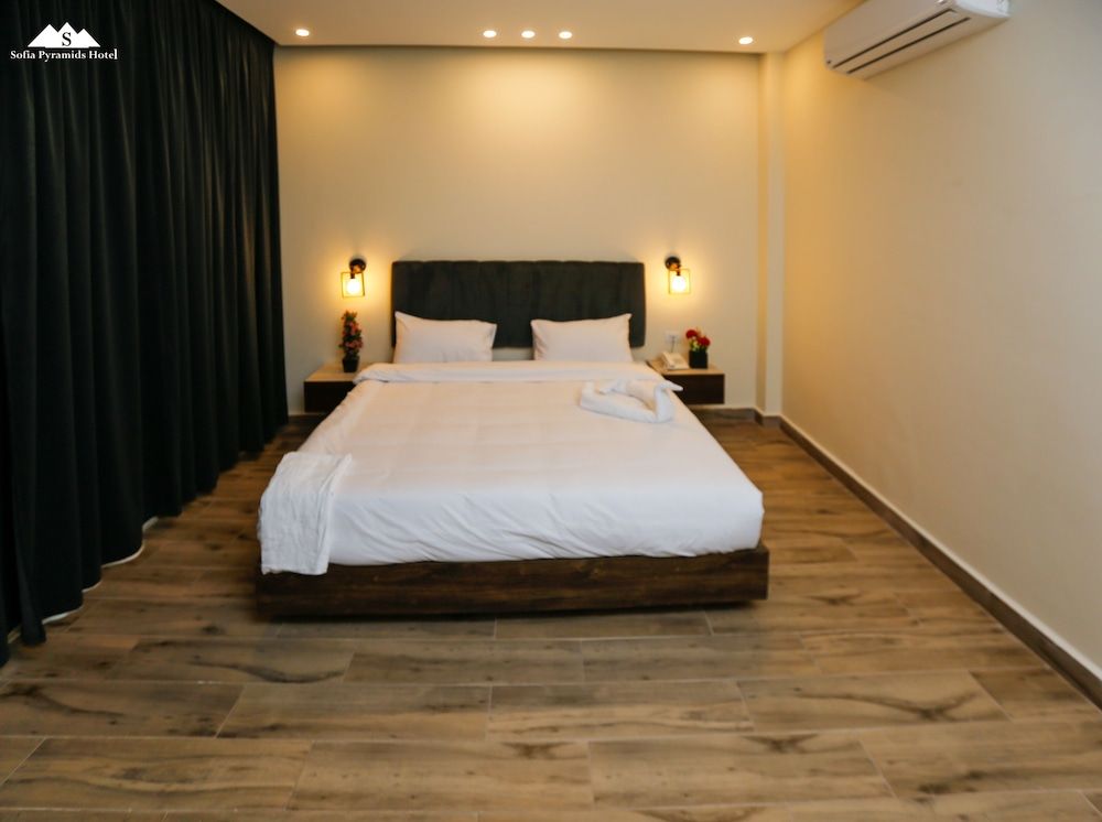 Sofia Pyramids Hotel Deluxe Double Room With Balcony 7