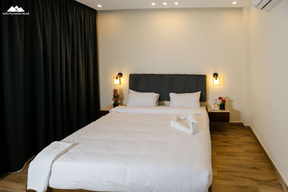 Sofia Pyramids Hotel Deluxe Double Room With Balcony 8