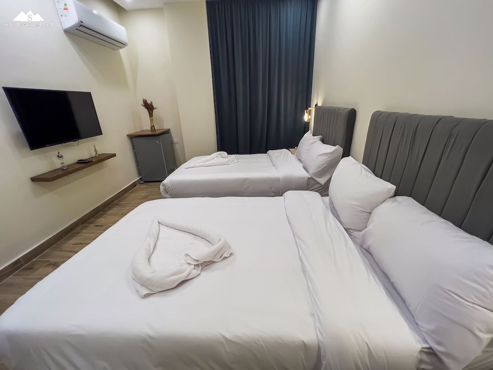 Sofia Pyramids Hotel Standard Twin Room 12