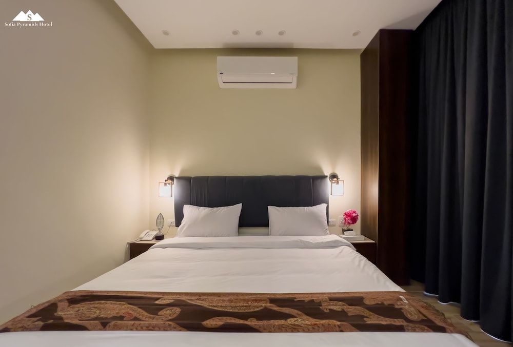 Sofia Pyramids Hotel Deluxe Double Room With Balcony 4