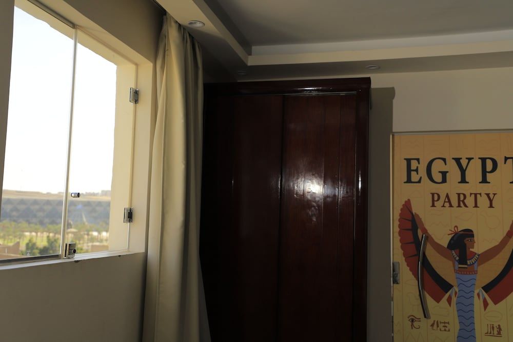 Jewel Grand Museum  Pyramids View Family Triple Room 8