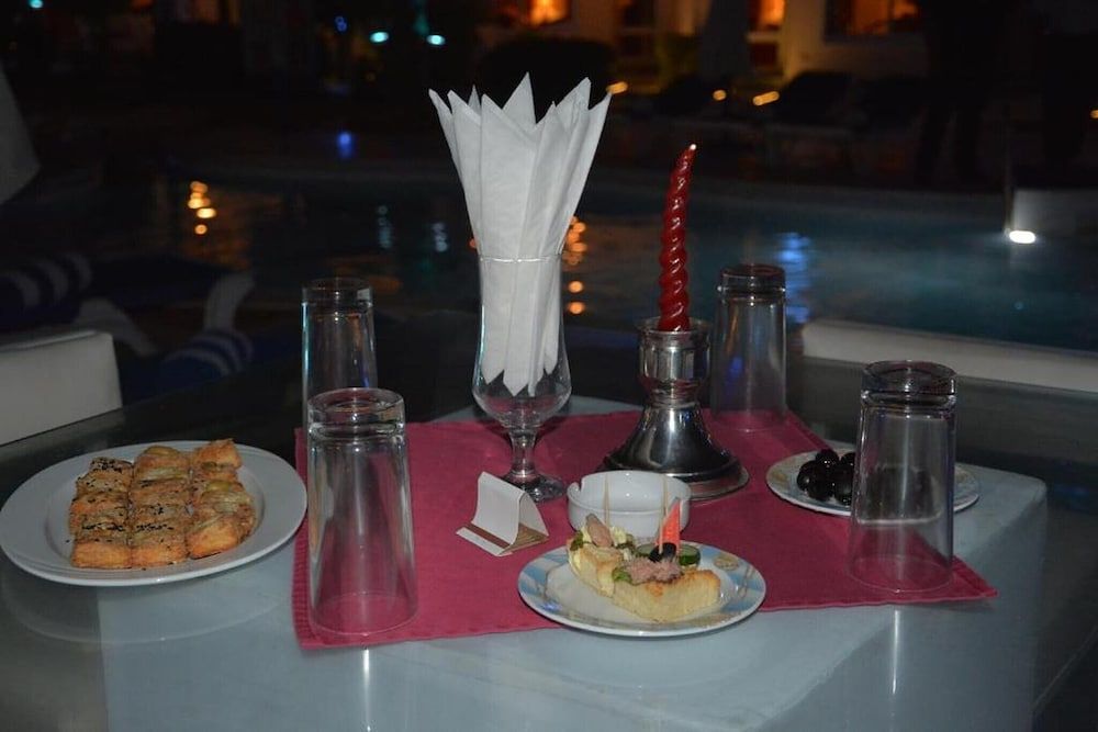 undefined Pool and Sea at Le Mirage New Tiran Naama Bay 8