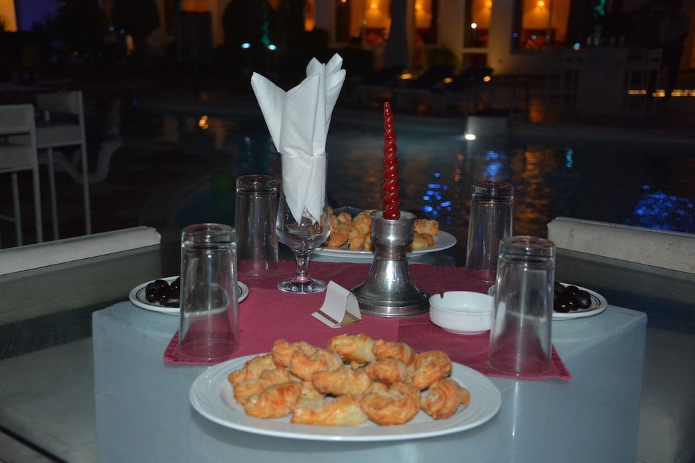 undefined Magic Stay at Le Mirage Hotel 4