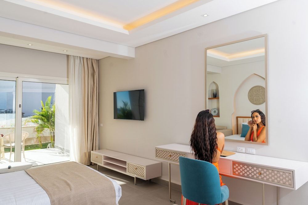undefined SUNRISE Remal Beach Resort 4