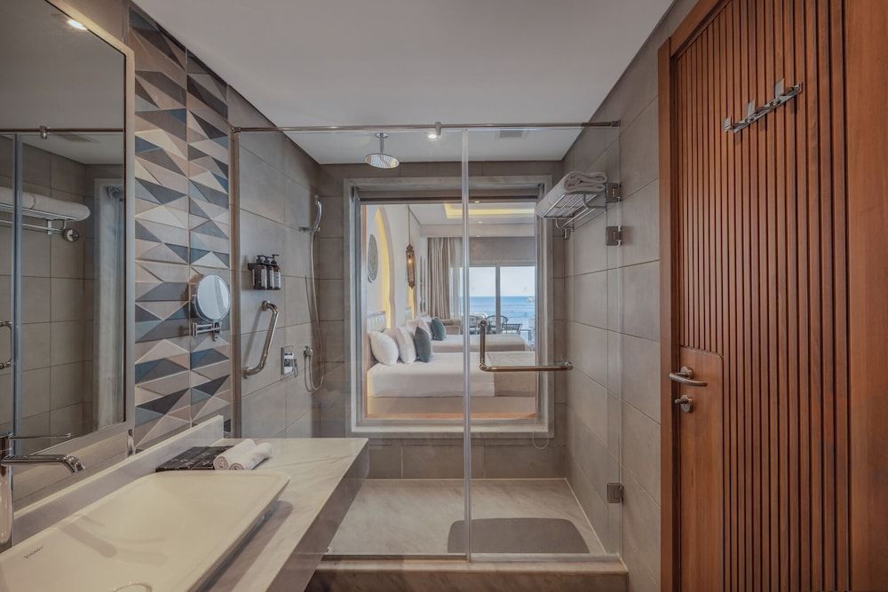 Junior Swim-Up Suite