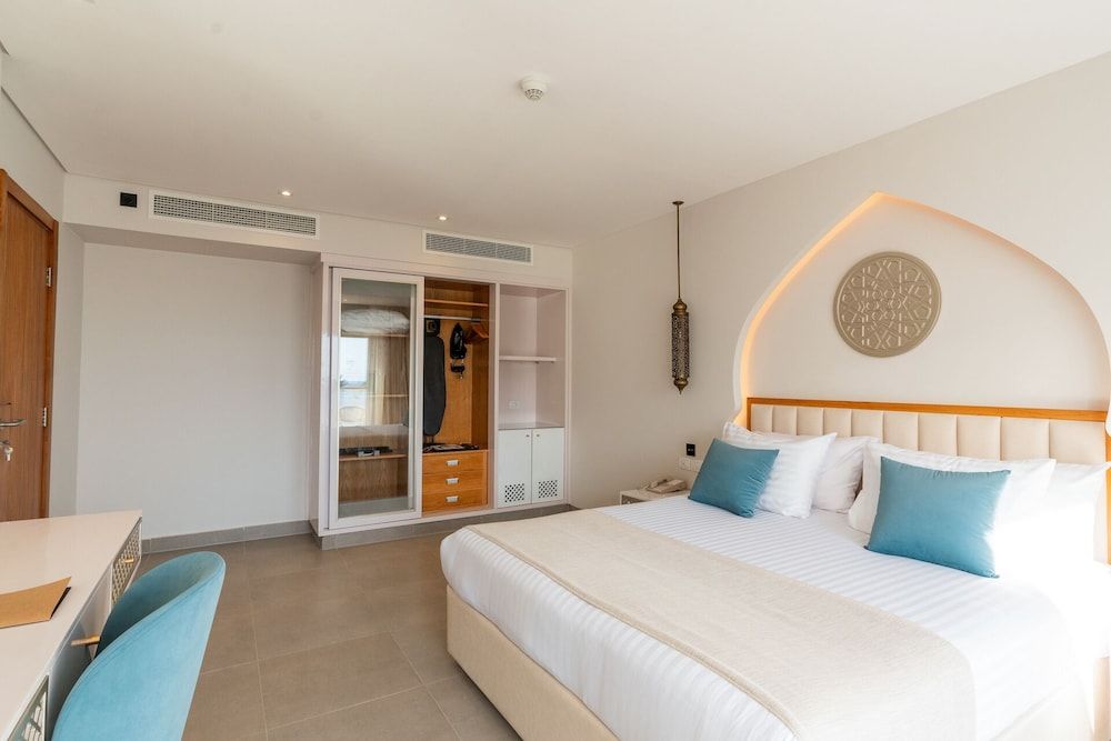 undefined SUNRISE Remal Beach Resort 7
