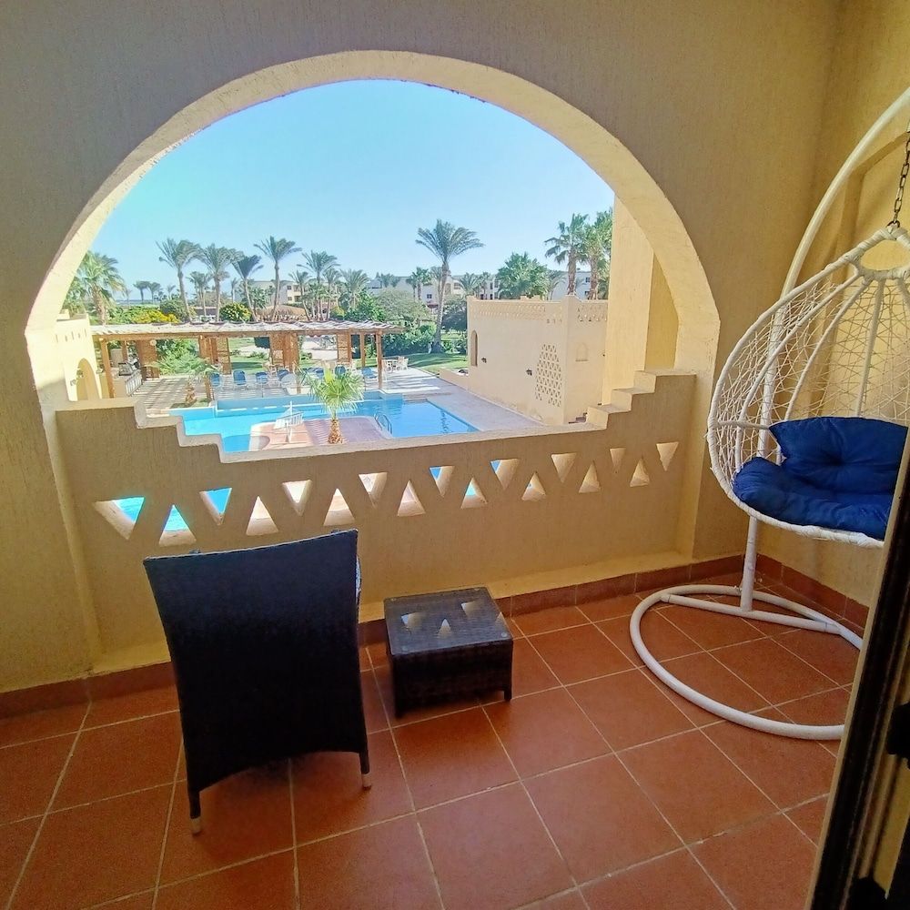 Honeymooner's Room with Pool View (Ultra All Inclusive)